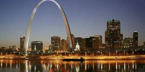 St. Louis and the Gateway Arch at dusk